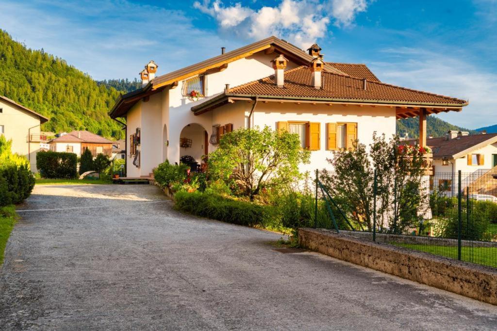 Villa Floris Castello Tesino Kültér fotó